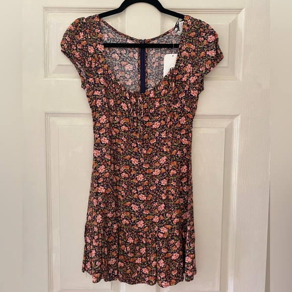 Elodie Dresses & Skirts - Elodie Floral Mini Dress NWT Size Women’s Small Short Sleeve Cottagecore